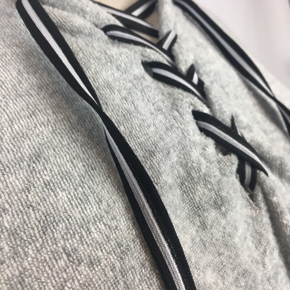 Gray Cable & Gauge pull-over lace up hoodie size S - Picture 2 of 3